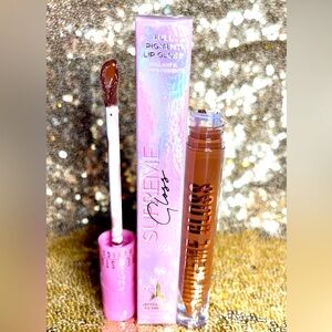 Jeffrey Star Full Pigmentnt lip gloss in DOMINATRIX